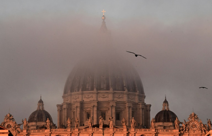 Os restos mortais do ex-papa Bento XVI serão sepultados nos túmulos sob a Basílica de São Pedro