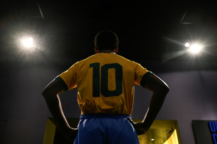 A sede da Confederação Brasileira de Futebol no Rio de Janeiro ostenta uma estátua de Pelé