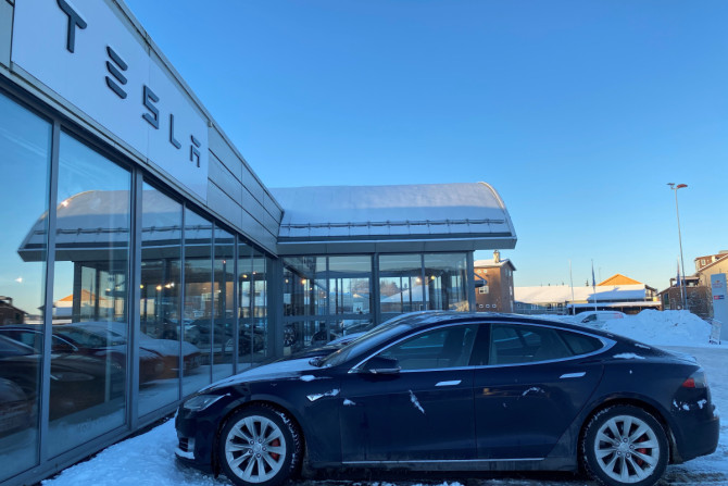 Uma visão geral de uma loja da Tesla em Porsgrunn