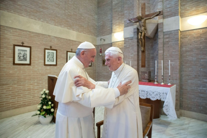 Apesar das complicações impostas pela presença de um ex-papa vivo no Vaticano, Francisco conseguiu realizar reformas