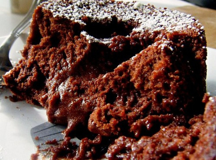 Bolo de chocolate para o café da manhã ajuda dieters a perder peso