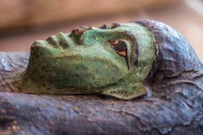Um dos sarcófagos bem preservados revelados na necrópole de Saqqara, no Egito, em 3 de outubro de 2020