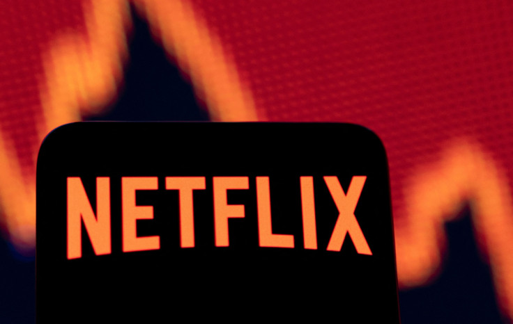 A ilustração mostra o logotipo da Netflix e o gráfico de ações