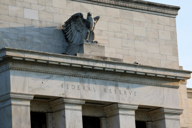 Os investidores estão aguardando ansiosamente a decisão política do Federal Reserve, esperando por pistas sobre seus planos para futuros aumentos nas taxas de juros.