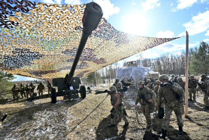 Muitos dos exercícios foram convocados ou decidiram se juntar ao exército depois que a Rússia atacou a Ucrânia no ano passado.