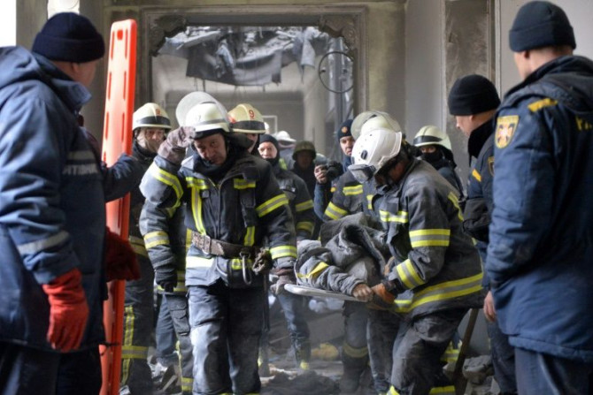 A Rússia bombardeou a segunda cidade ucraniana de Kharkiv, matando vários civis