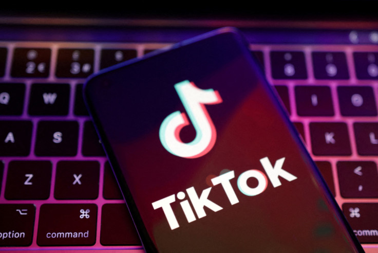 A ilustração mostra o logotipo do aplicativo TikTok