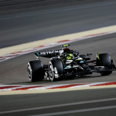 Tarefa difícil: Lewis Hamilton a caminho do quinto lugar no Grande Prêmio do Bahrein