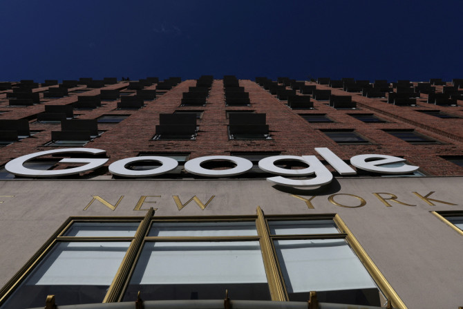 Um logotipo do Google LLC é visto nos escritórios do Google na seção Chelsea da cidade de Nova York