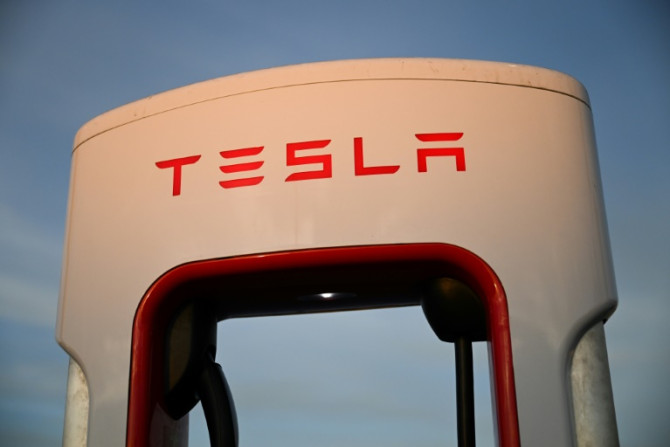 O recall da Tesla diz respeito a problemas com sua tecnologia "beta de direção totalmente autônoma"