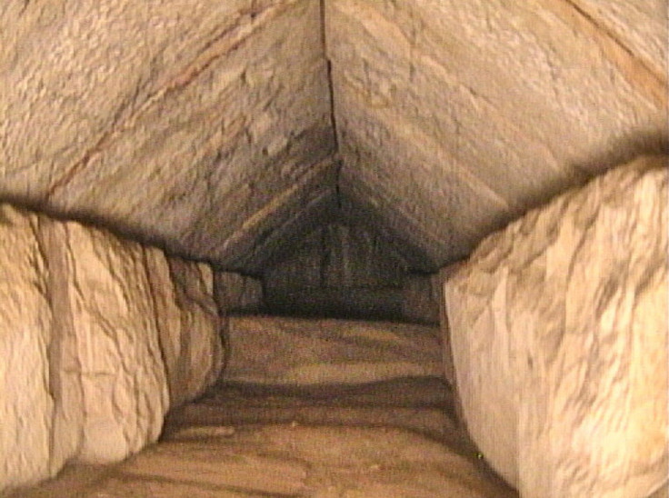 Corredor escondido dentro da Grande Pirâmide