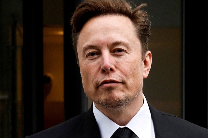 Musk, CEO da Tesla, deixa o escritório local da empresa em Washington