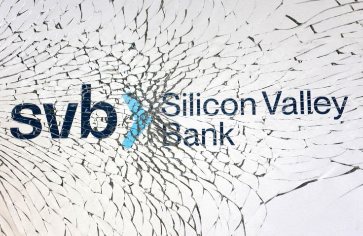 A ilustração mostra o logotipo do SVB (Banco do Vale do Silício)