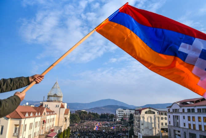 Em dezembro, milhares se reuniram em Nagorno-Karabakh para protestar contra o bloqueio da única ligação terrestre com a Armênia.
