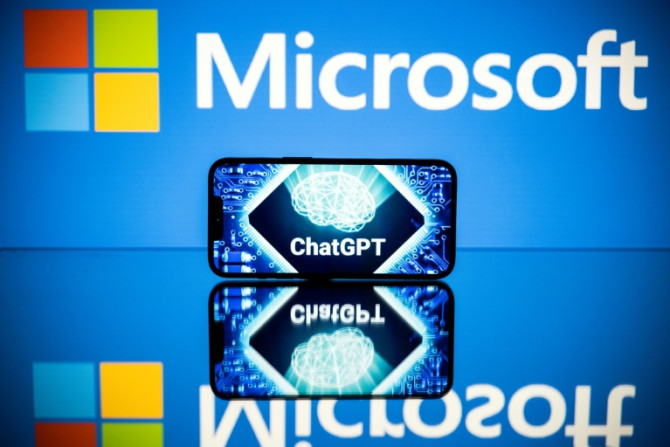 A Microsoft é a grande empresa de tecnologia que foi mais longe ao levar IA generativa aos consumidores e prometeu investir bilhões de dólares na OpenAI, a empresa por trás do ChatGPT
