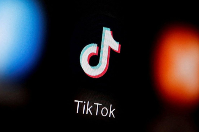 Um logotipo do TikTok é exibido em um smartphone nesta ilustração tirada em 6 de janeiro de 2020.
