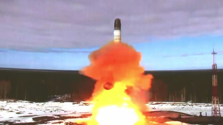 Um teste de lançamento russo de um míssil balístico intercontinental com capacidade nuclear realizado dois meses após a invasão da Ucrânia