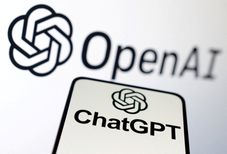 A ilustração mostra os logotipos OpenAI e ChatGPT