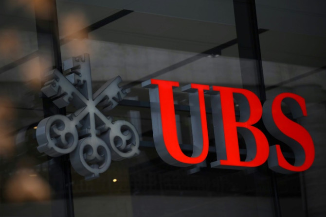 O UBS, o maior banco da Suíça, está absorvendo seu rival doméstico mais próximo, o Credit Suisse