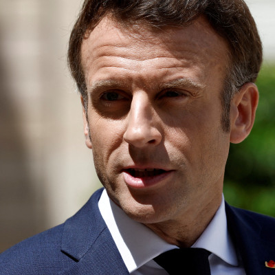 O presidente francês Macron se encontra com o primeiro-ministro australiano Albanese em Paris