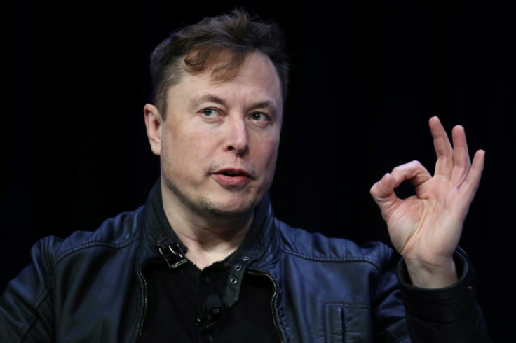 O chefe do Twitter, Elon Musk, disse que administrar a rede de mídia social tem sido "uma montanha-russa".