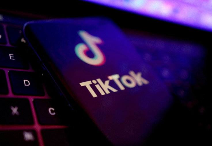 A ilustração mostra o logotipo do aplicativo TikTok