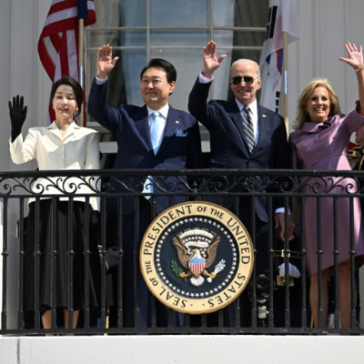 O presidente Yoon Suk Yeol está em uma visita de estado de seis dias aos Estados Unidos, onde ele e seu colega Joe Biden discutiram o aumento do escudo de segurança dos EUA para a Coreia do Sul.