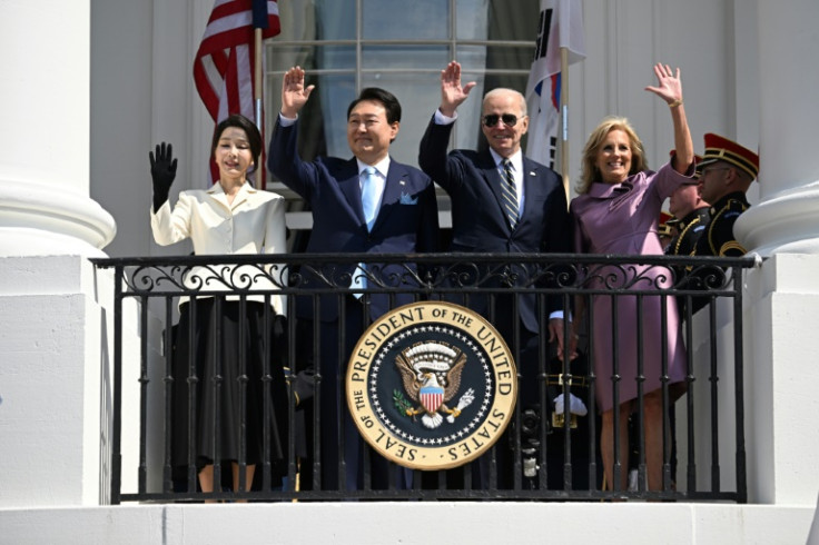 O presidente Yoon Suk Yeol está em uma visita de estado de seis dias aos Estados Unidos, onde ele e seu colega Joe Biden discutiram o aumento do escudo de segurança dos EUA para a Coreia do Sul.