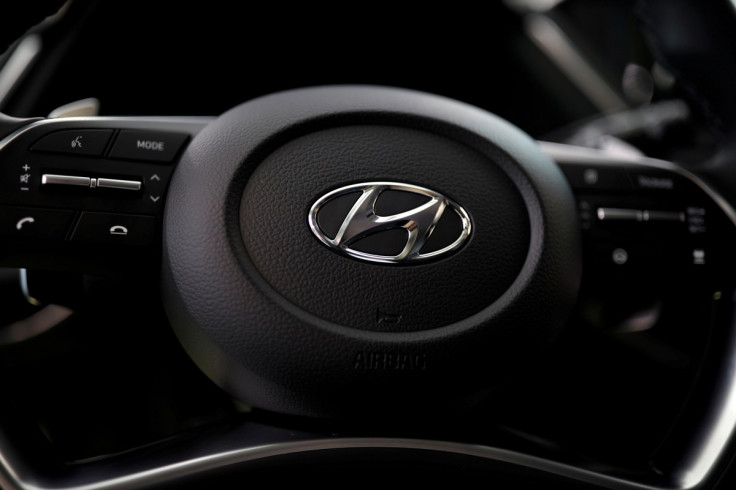 O logotipo da Hyundai Motors é visto em um volante em exibição na sede da empresa em Seul