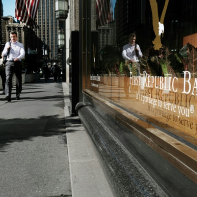 As ações dos EUA foram mistas após o anúncio de que o JPMorgan Chase assumiria o controle do First Republic Bank.