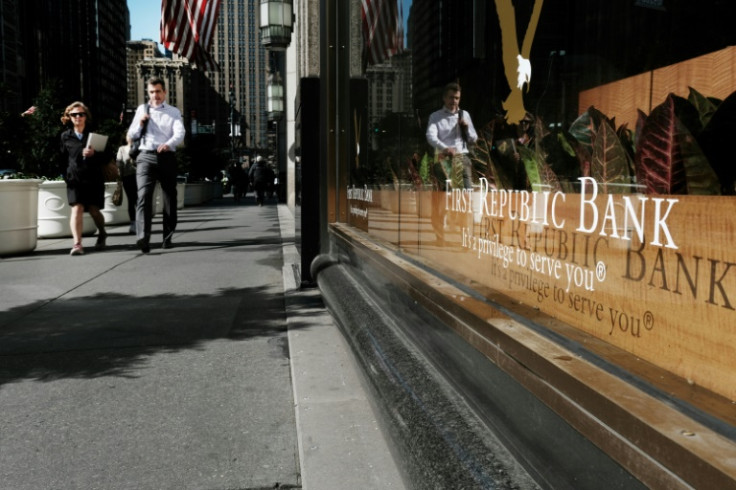 As ações dos EUA foram mistas após o anúncio de que o JPMorgan Chase assumiria o controle do First Republic Bank.