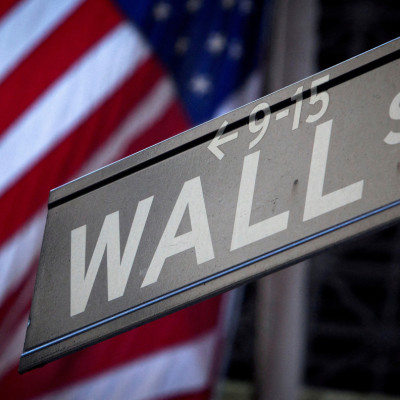 Uma placa de Wall Street do lado de fora da Bolsa de Valores de Nova York