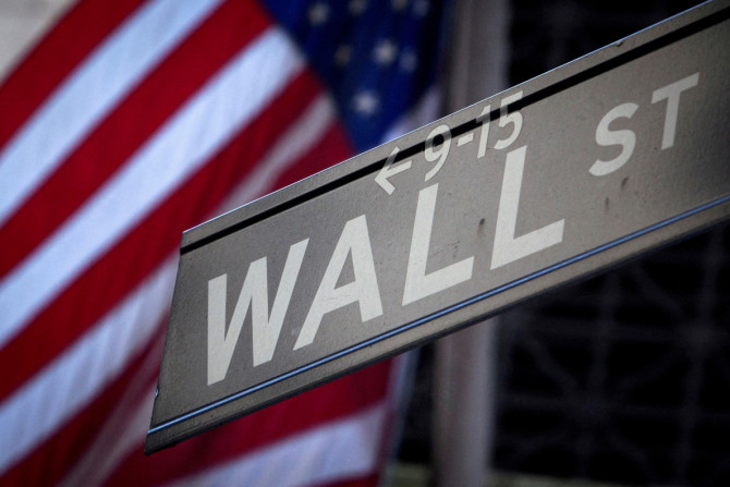 Uma placa de Wall Street do lado de fora da Bolsa de Valores de Nova York