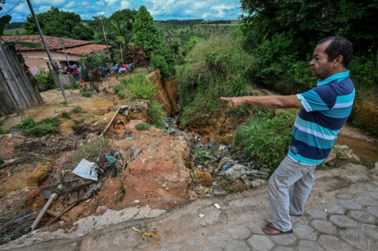 Isaías Neres, presidente de uma associação local constituída por moradores dos bairros afetados, diz que as autoridades “nunca se preocuparam em fazer nada sobre o problema”