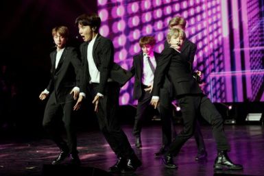 As sensações do K-pop, BTS, podem ter permissão para continuar se apresentando e se preparando para shows internacionais, mesmo durante o serviço militar obrigatório na Coreia do Sul.