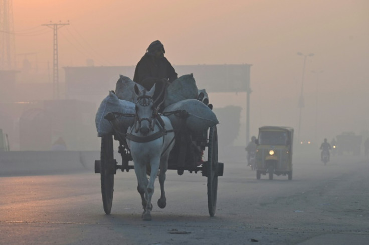 Pesada poluição cobre a cidade paquistanesa de Lahore em 18 de novembro de 2022