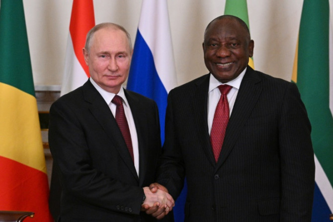 Putin e Ramaphosa se encontraram em São Petersburgo no mês passado antes de uma missão de paz de líderes africanos.