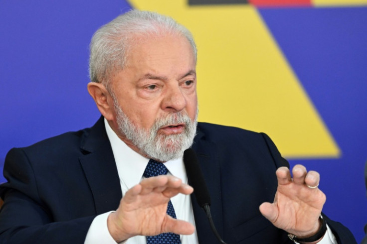 Presidente brasileiro Luiz Inácio Lula da Silva fala a correspondentes estrangeiros em Brasília em 2 de agosto de 2023