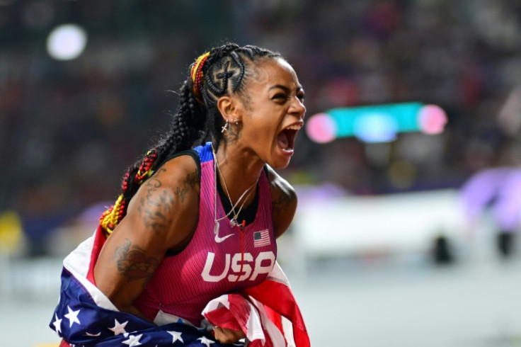 Sha&#39;Carri Richardson, dos EUA, grita de alegria depois de ganhar o ouro mundial feminino nos 100m