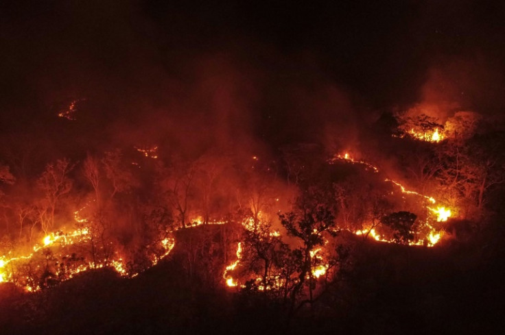 Vista de um incêndio no Cerrado em Barreiras, oeste da Bahia, Brasil, tirada em 1º de outubro de 2023
