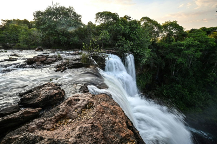 Vista aérea da cachoeira Acaba Vida, no rio Janeiro, em Barreiras, oeste da Bahia, Brasil, tirada em 24 de setembro de 2023