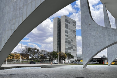 Orçamento 2027: Brasil envia projeto no prazo final sem aprovação