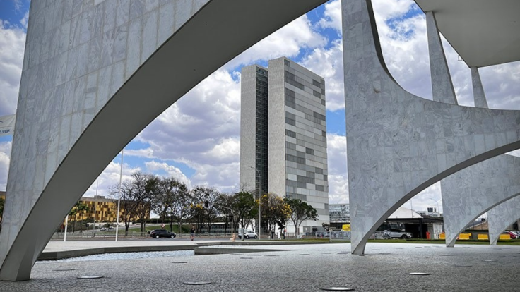 Orçamento 2027: Brasil envia projeto no prazo final sem aprovação