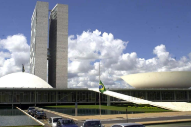 Relatora mantém isenção de impostos para compras internacionais de até