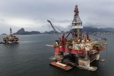 Conflito EUA-Irã faz petróleo disparar e Petrobras valoriza; dólar recua