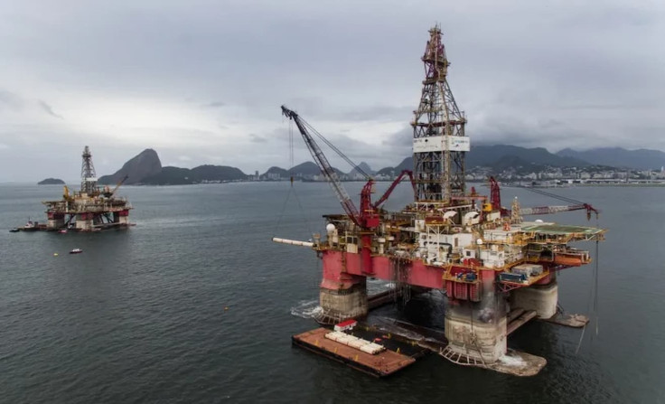 Conflito EUA-Irã faz petróleo disparar e Petrobras valoriza; dólar recua