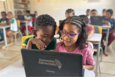 celebra que 80% das escolas públicas já têm Wi-Fi adequado